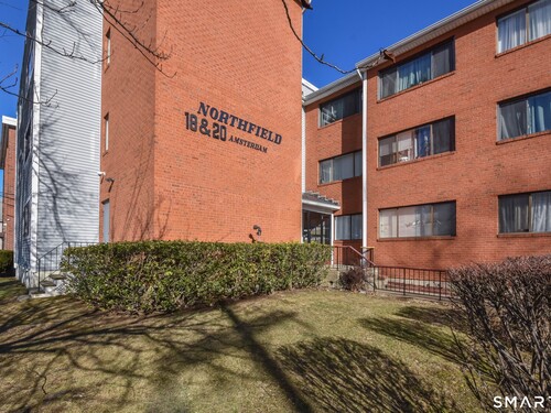  condo home for sale located at 20 Amsterdam Avenue, 2e, Bridgeport, CT 06606