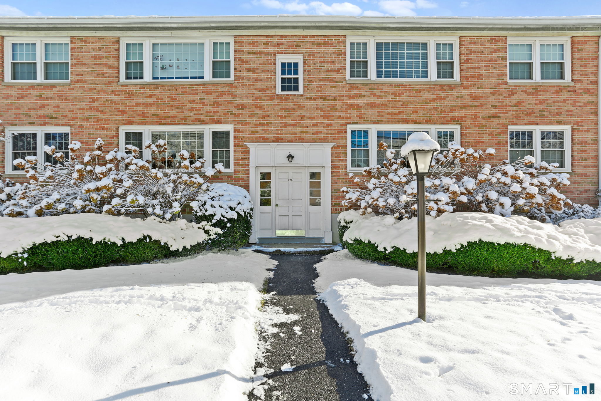 125 Heritage Hill Road, apt b, New Canaan, CT 06840 | For Sale at $398,000