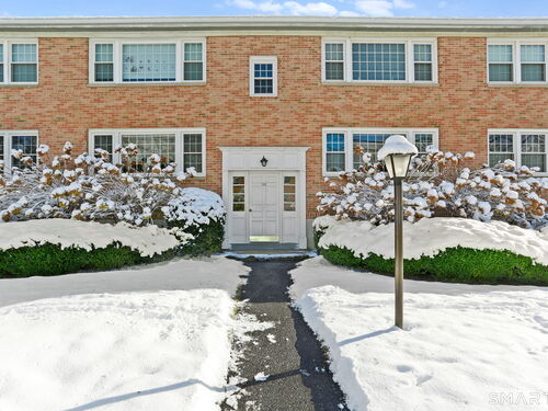  condo home for sale located at 125 Heritage Hill Road, apt b, New Canaan, CT 06840
