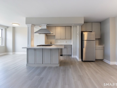  condo home for sale located at 2625 Park Avenue, 4f, Bridgeport, CT 06604