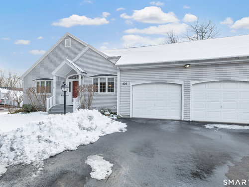  condo home for sale located at 424 Navajo Loop, 424, Shelton, CT 06484