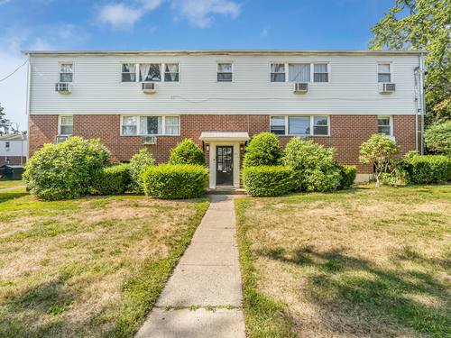  condo home for sale located at 81 Cherry Hill Drive, 1b, Bridgeport, CT 06606