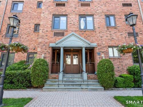  condo home for sale located at 11 Lafayette Court, 5b, Greenwich, CT 06830