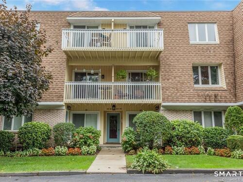  townhouse condo for sale located at 61 Seaview Avenue, apt 42, Stamford, CT 06902