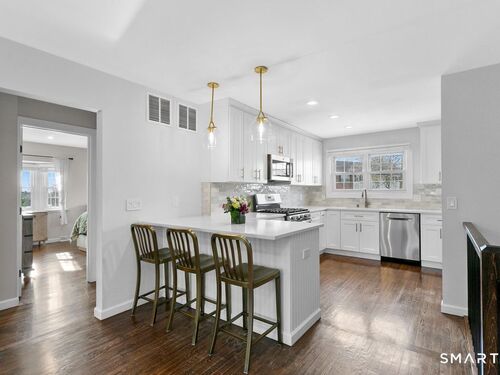  condo home for sale located at 245 Unquowa Road, 2, Fairfield, CT 06824