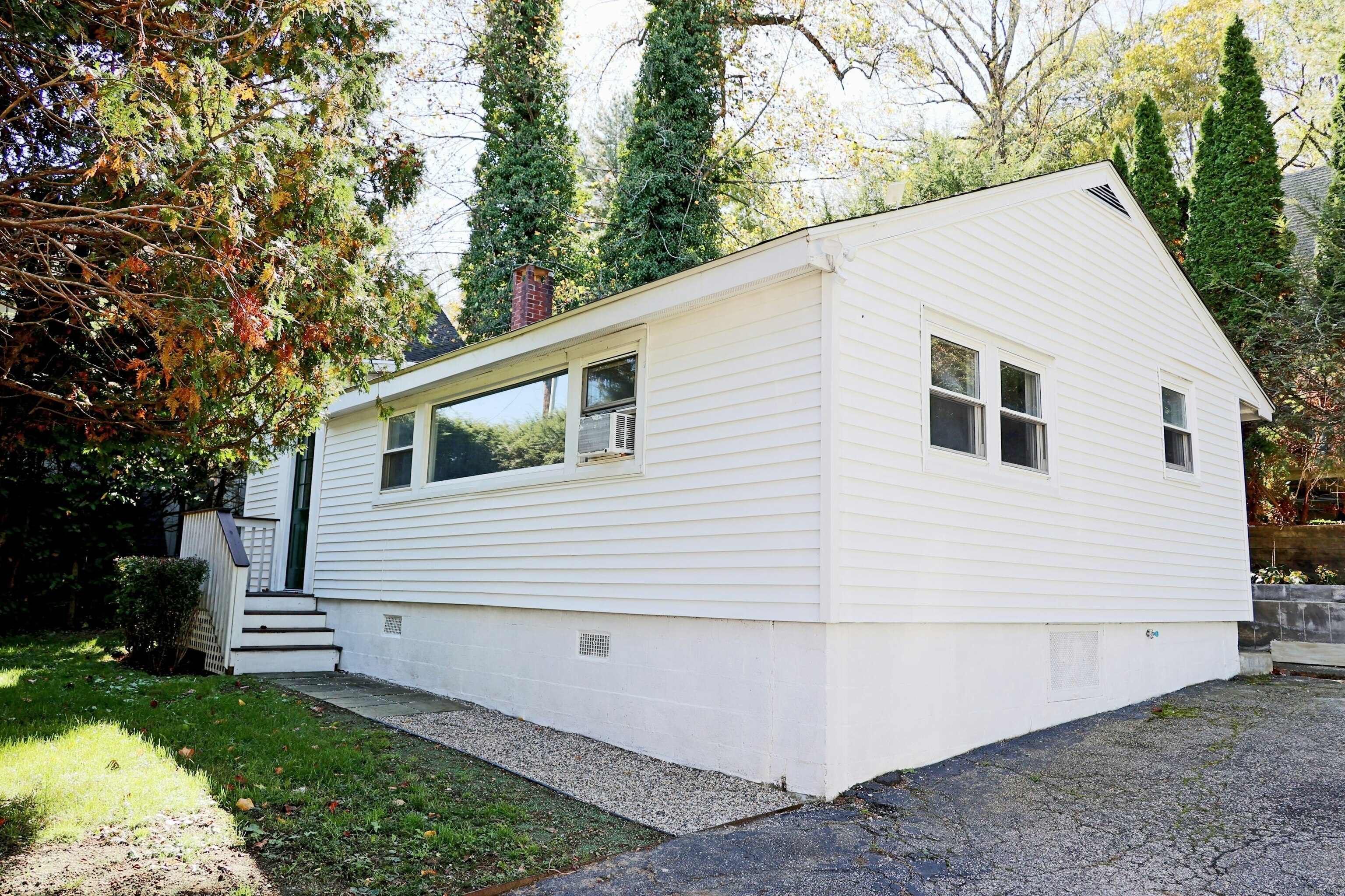 213 Mamanasco Road, Ridgefield, CT 06877 | For Sale at $389,000