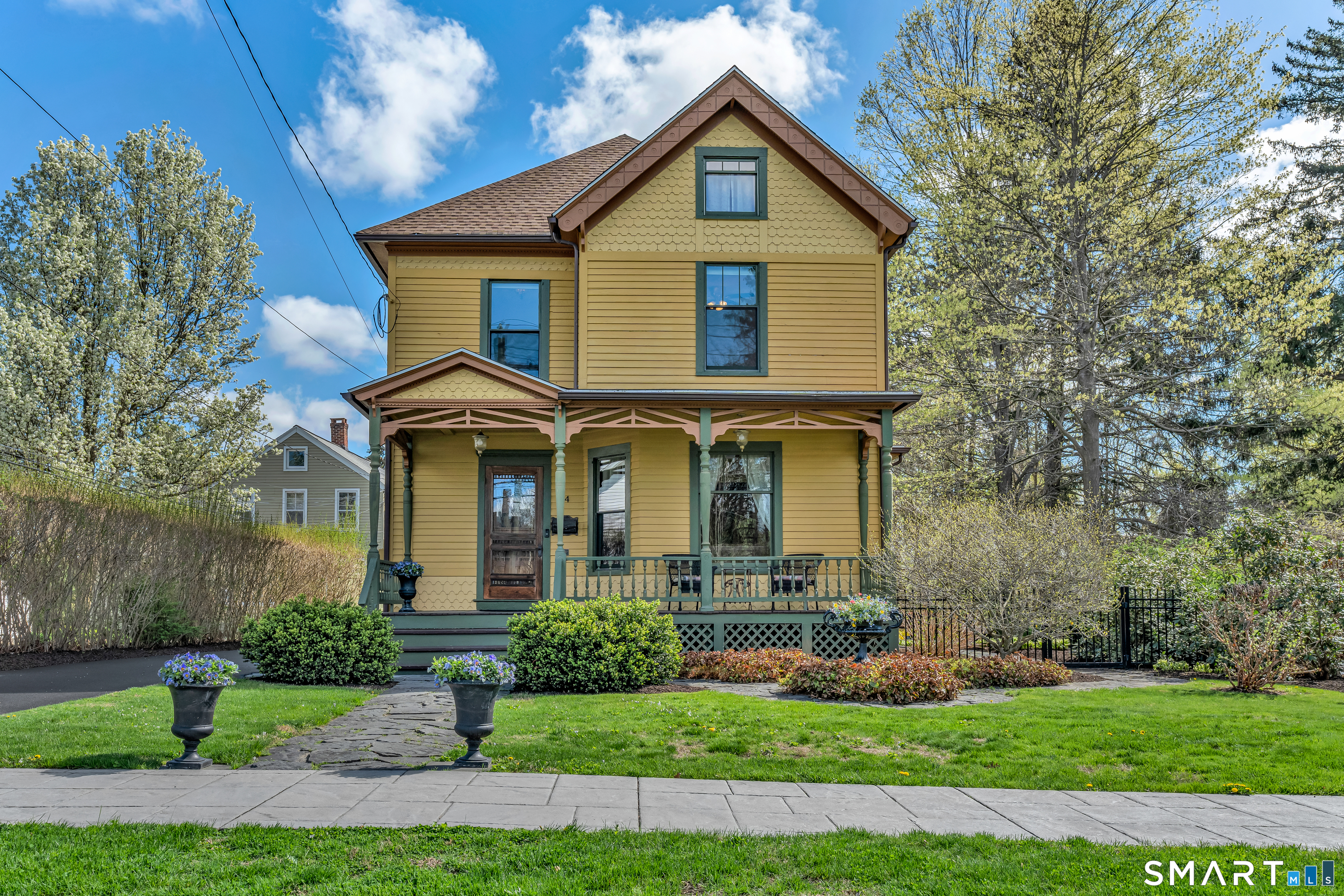 54 Main Street, Newtown, CT 06470 | For Sale at $725,000
