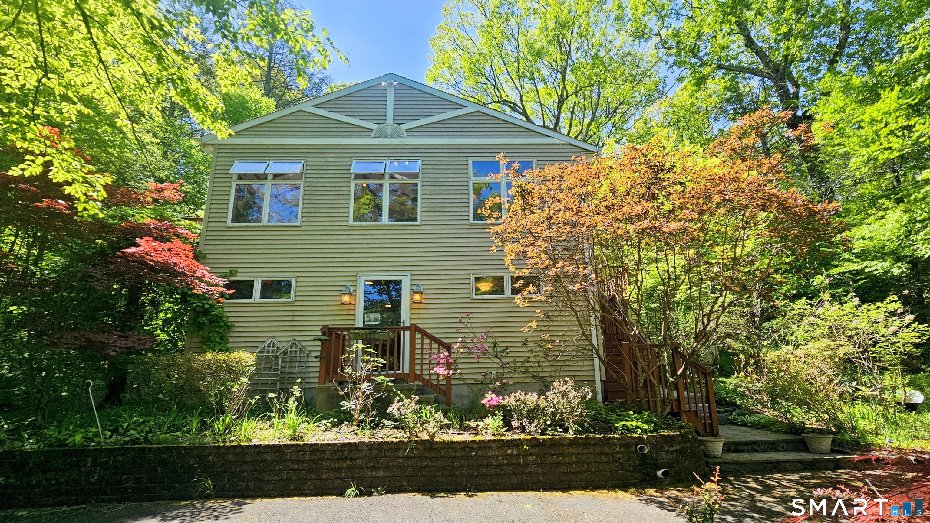 29 Carol Street, Danbury, CT 06810 | For Sale at $549,000