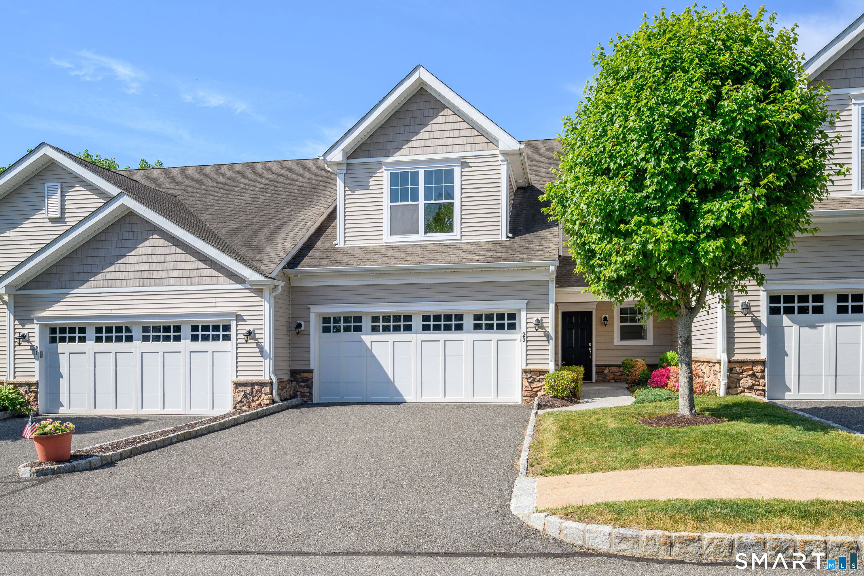 23 Woods Lane, 23, Newtown, CT 06470 | For Sale at $610,000