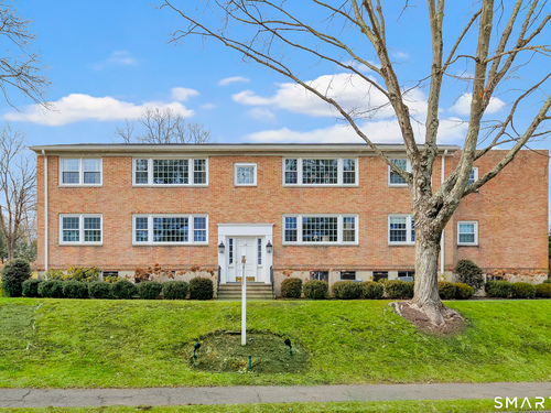  condo home for sale located at 60 Heritage Hill Road, apt a, New Canaan, CT 06840