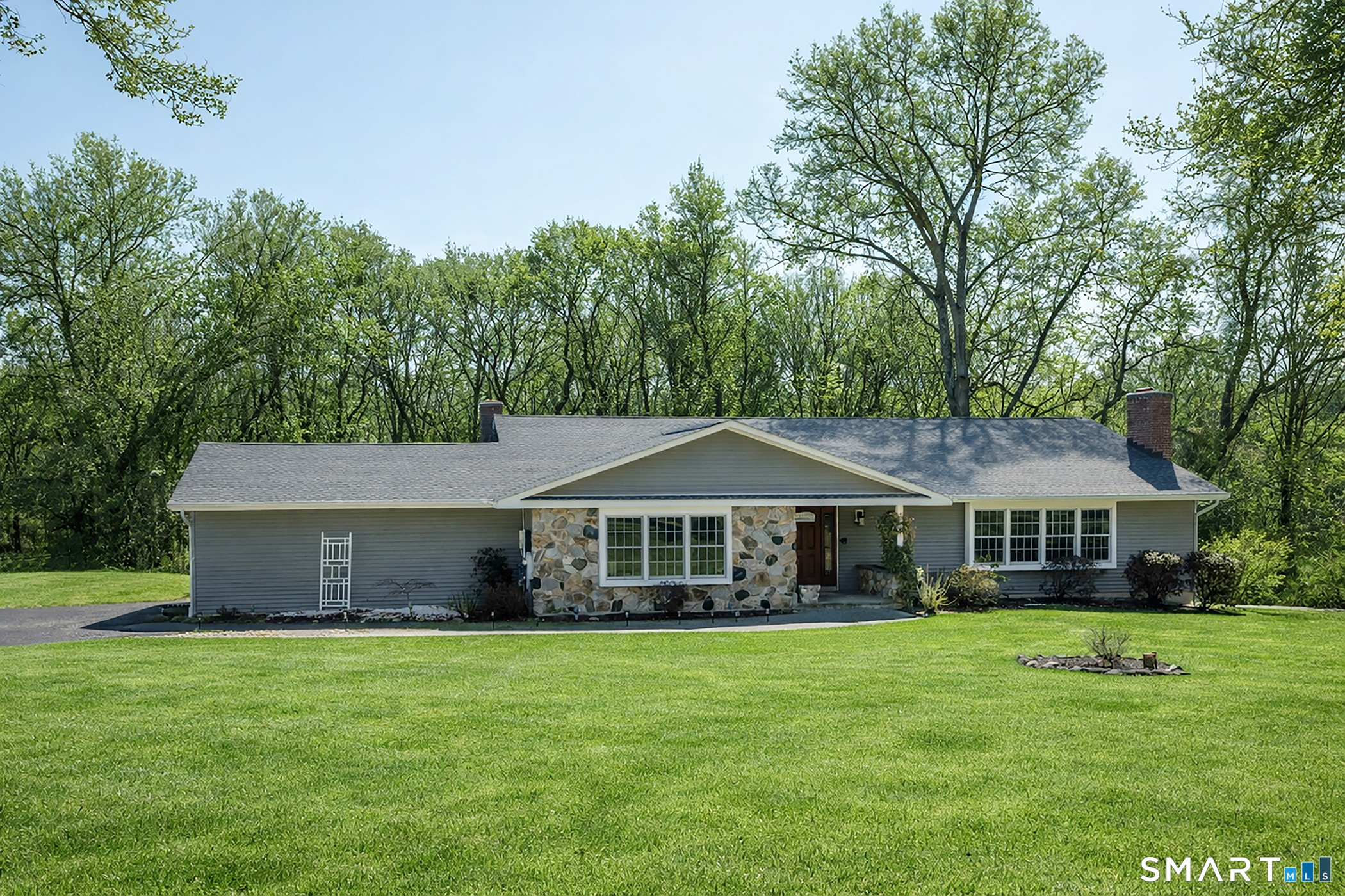 9 Delno Drive, Danbury, CT 06811 | For Sale at $725,000