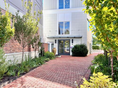  condo home for sale located at 302 Gramercy Park, 302, New Canaan, CT 06840