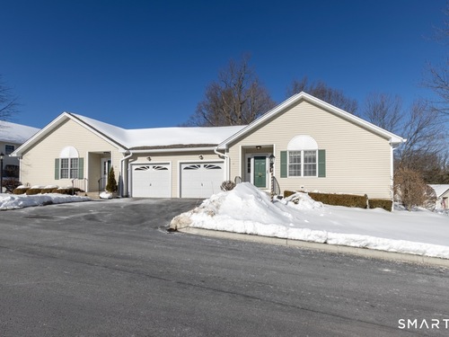  condo home for sale located at 71 Cider Mill Lane, Trumbull, CT 06611