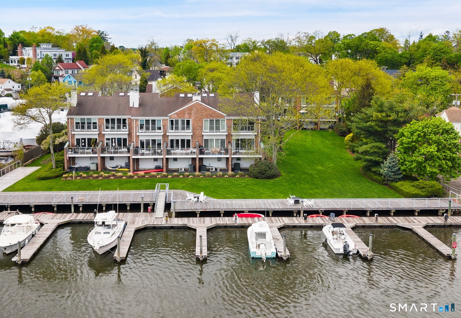 115 River Road, apt 3, Greenwich, CT 06807 | For Sale at $1,575,000