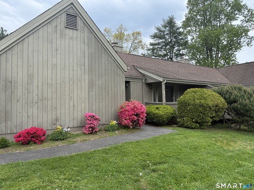  condo home for sale located at 133 Bannock Lane, b, Stratford, CT 06614