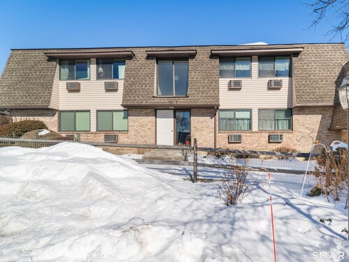  condo home for sale located at 180 Colonial Road, apt a2, Stamford, CT 06906