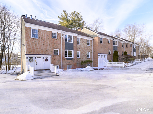  condo home for sale located at 3 Valley View Road, apt 45, Norwalk, CT 06851