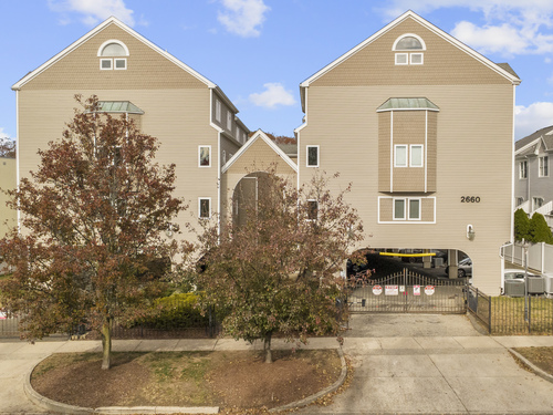  condo home for sale located at 2660 North Avenue, 238, Bridgeport, CT 06604