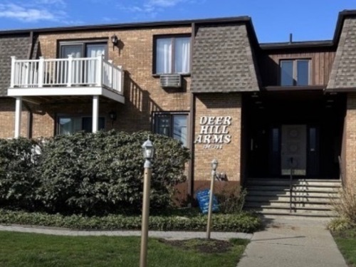  condo home for sale located at 136 Deer Hill Avenue, a6, Danbury, CT 06810