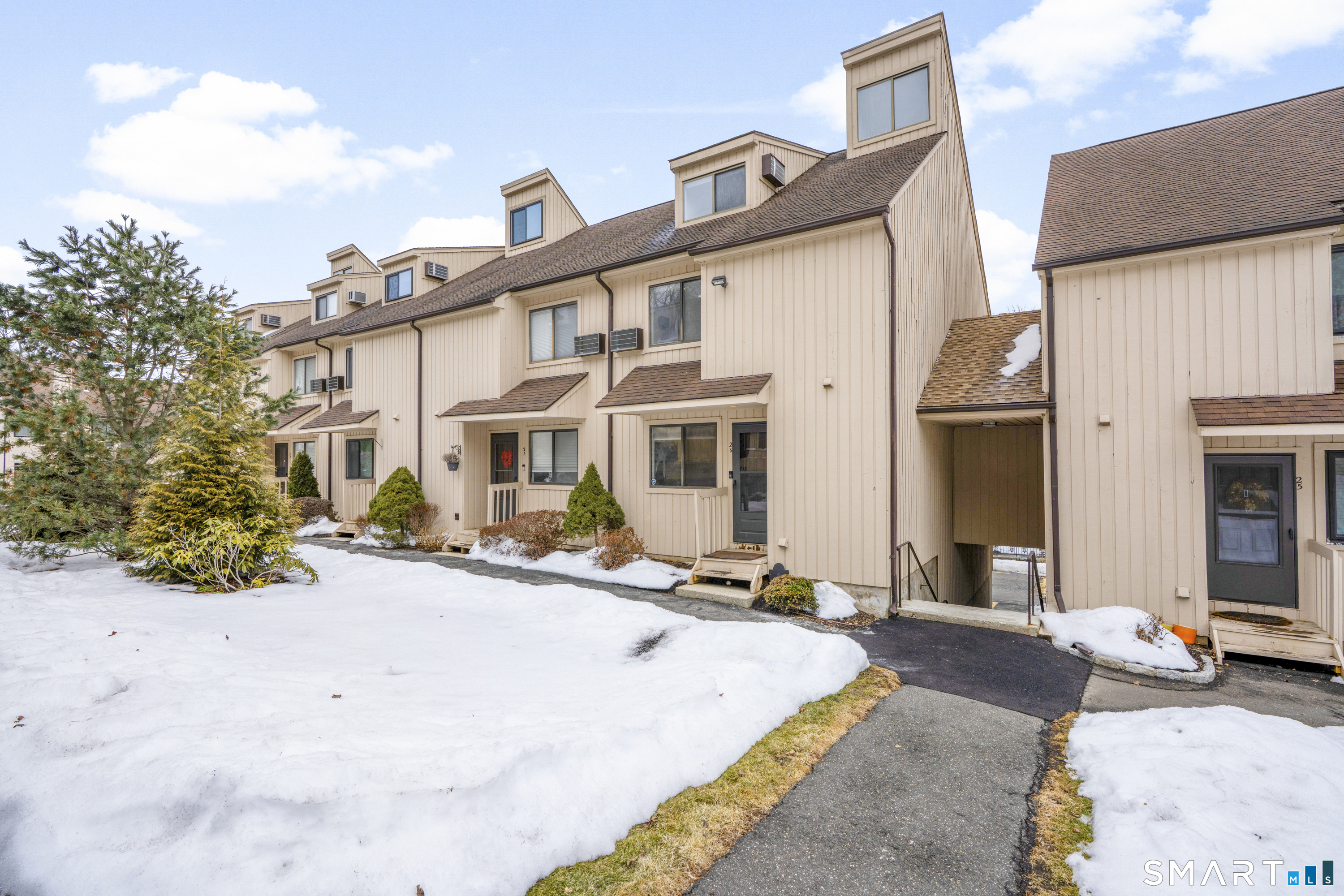 19 Woodway Road, #26, Stamford, CT 06907 | For Sale at $525,000
