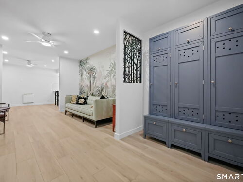  condo home for sale located at 8 Elmcrest Terrace, 100, Norwalk, CT 06850