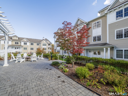  condo home for sale located at 77 Sunset Lane, 213, Ridgefield, CT 06877
