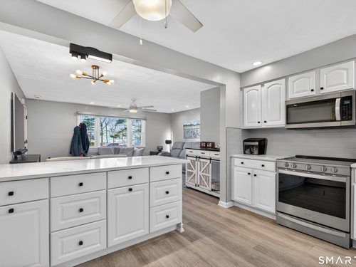  condo home for sale located at 57 Hibiscus Street, apt 1, Fairfield, CT 06825