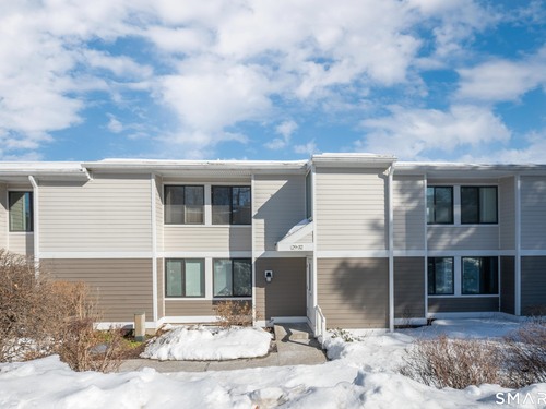  condo home for sale located at 32 Lawson Lane, 32, Ridgefield, CT 06877