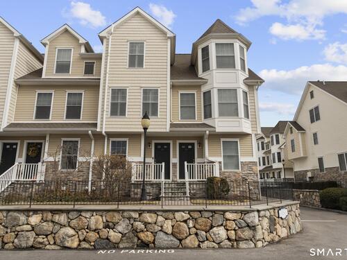  townhouse condo for sale located at 85 Camp Avenue, apt 18b, Stamford, CT 06907