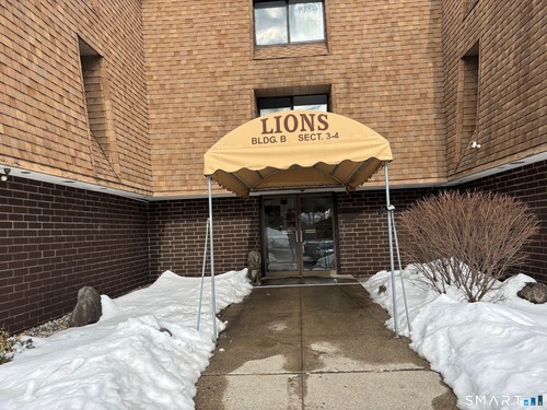  condo home for sale located at 126 Triangle Street, apt b43, Danbury, CT 06810