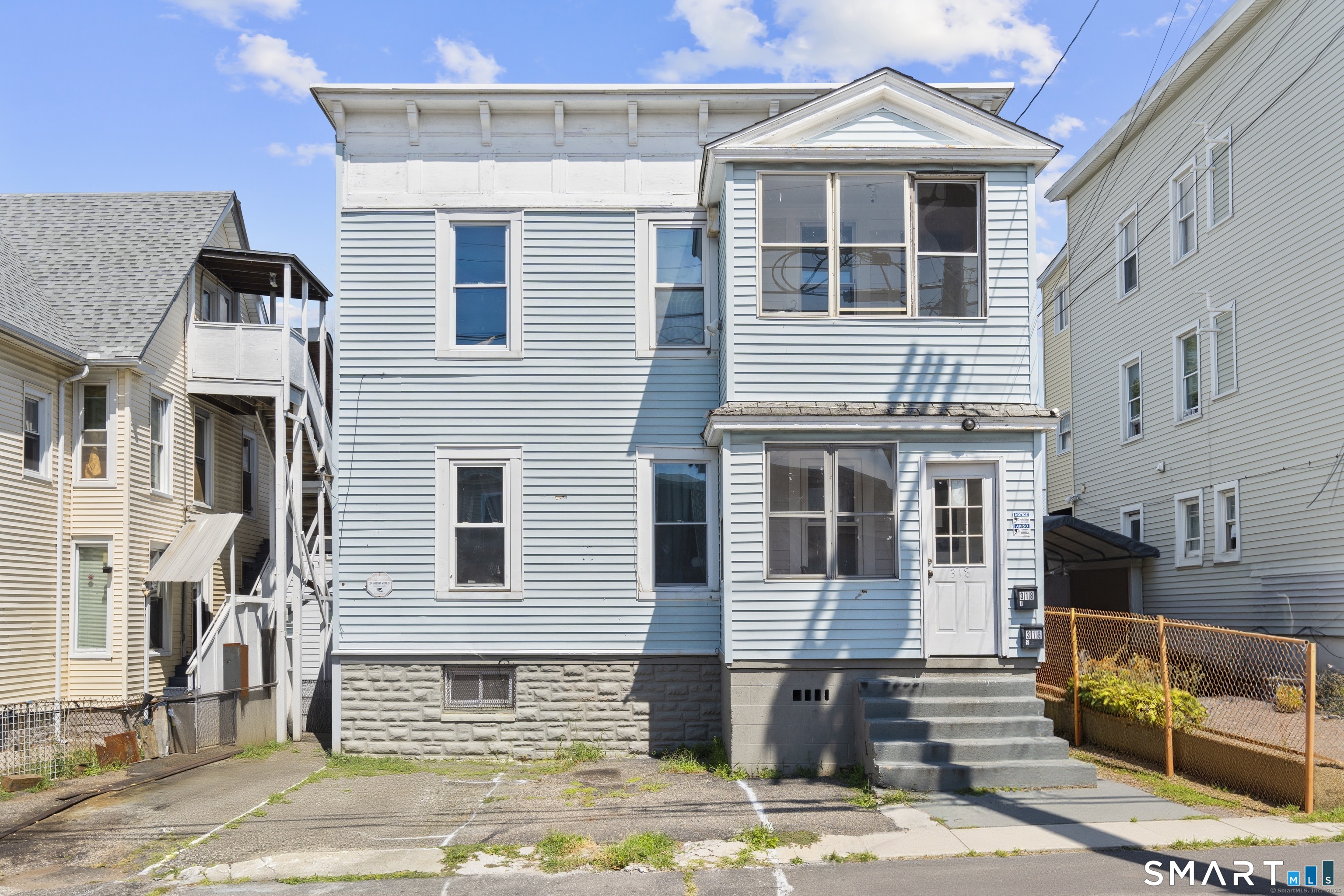 318 Center Street, Bridgeport, CT 06604 | For Sale at $469,999