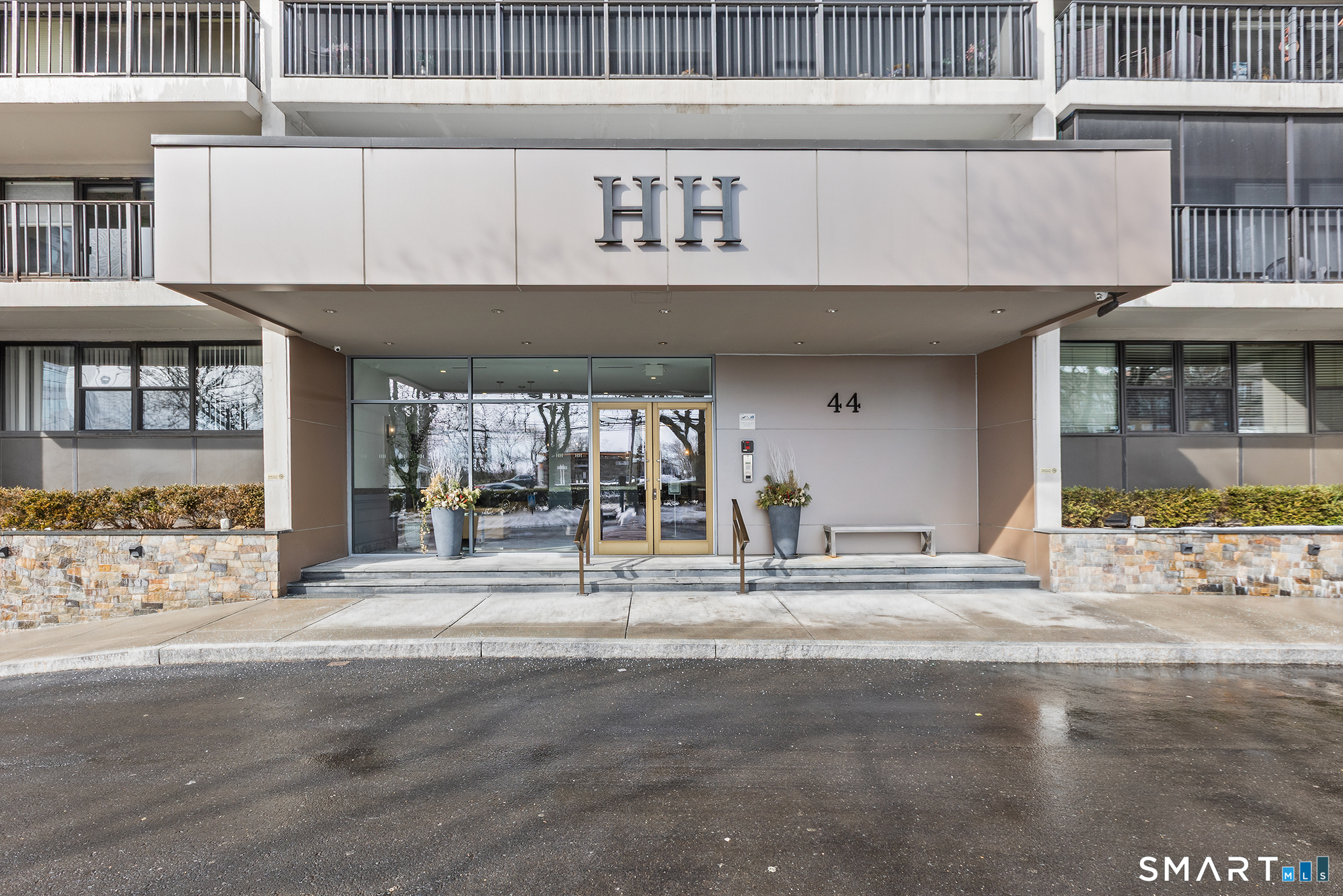 44 Strawberry Hill Avenue, apt 11n, Stamford, CT 06902 | For Sale at $449,000