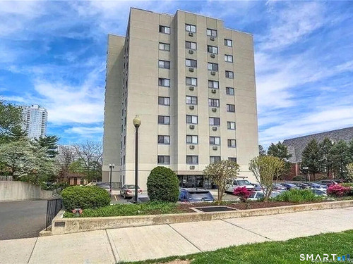  condo home for sale located at 51 Schuyler Avenue, apt 5c, Stamford, CT 06902
