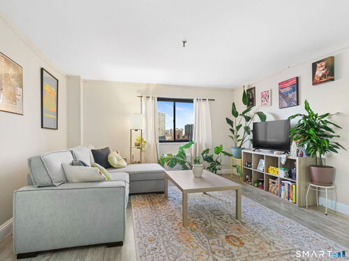  condo home for sale located at 51 Schuyler Avenue, apt 5c, Stamford, CT 06902