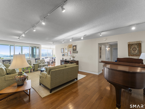  condo home for sale located at 1 Strawberry Hill Avenue, apt 10a, Stamford, CT 06902