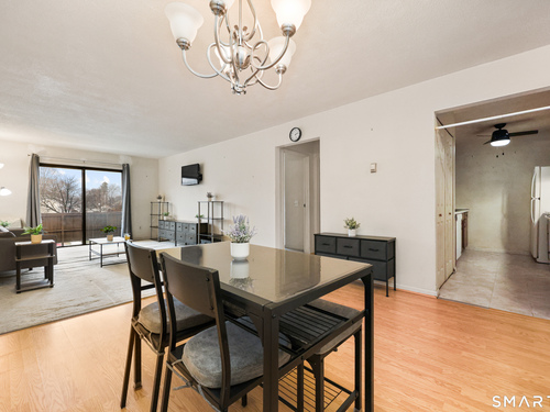  condo home for sale located at 40 California Street, b3, Stratford, CT 06614