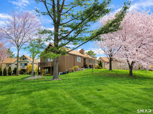  condo home for sale located at 72 Dakota Lane, b, Stratford, CT 06614