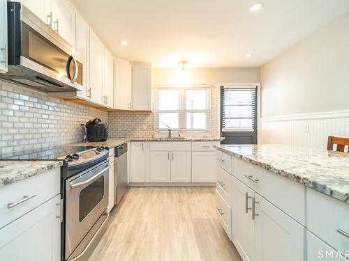  condo home for sale located at 2768 Madison Avenue, 2a, Bridgeport, CT 06606