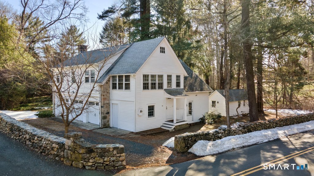 14 Chestnut Hill Road, Stamford, CT 06903 | For Sale at $725,000