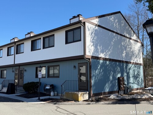  townhouse condo for sale located at 27 Crows Nest Lane, 12i, Danbury, CT 06810