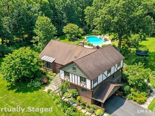  single family home for sale located at 10 White Oak Farm Road, Newtown, CT 06470