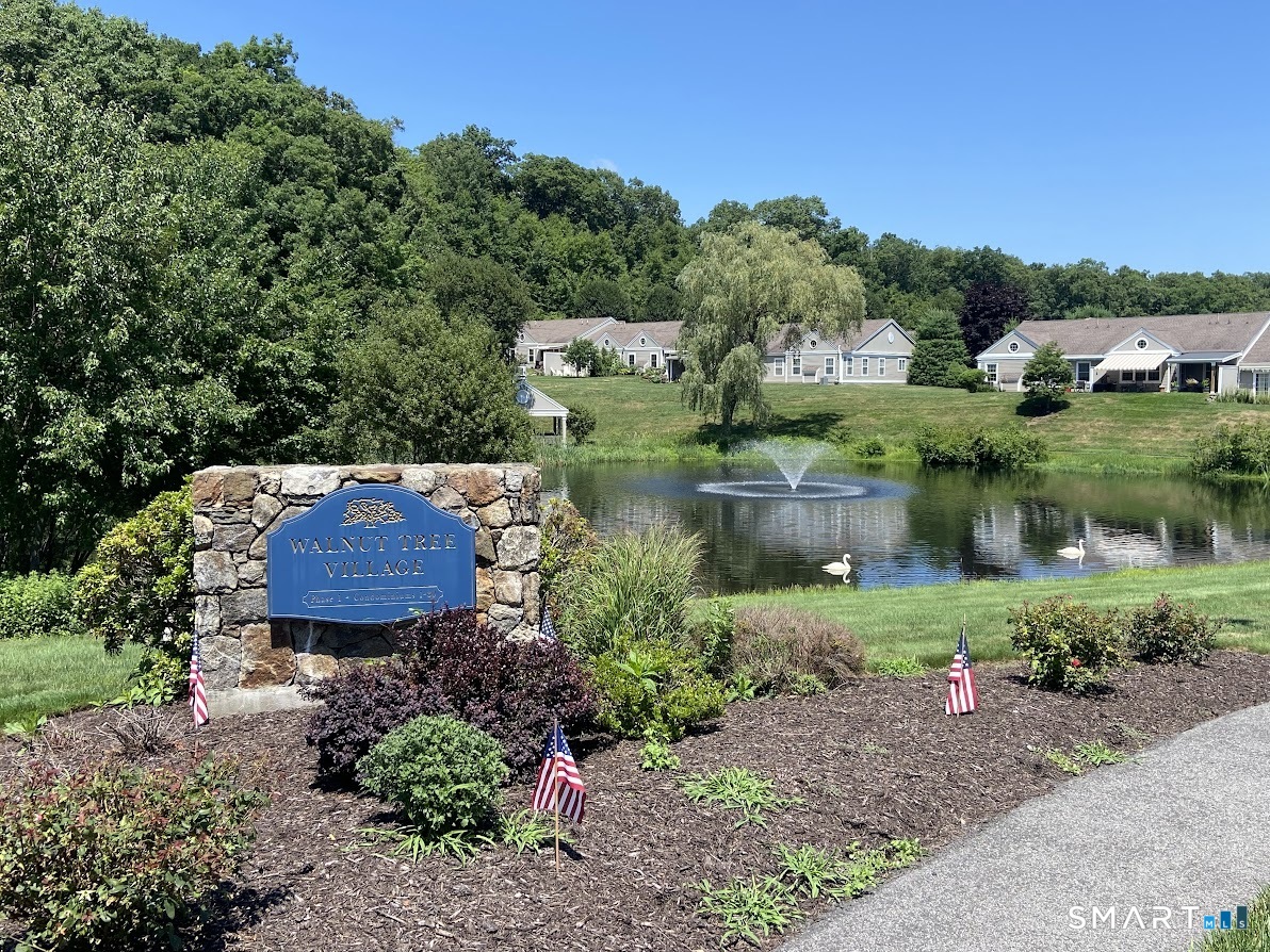 8 Saint George Place, 8, Newtown, CT 06482 | For Sale at $509,900