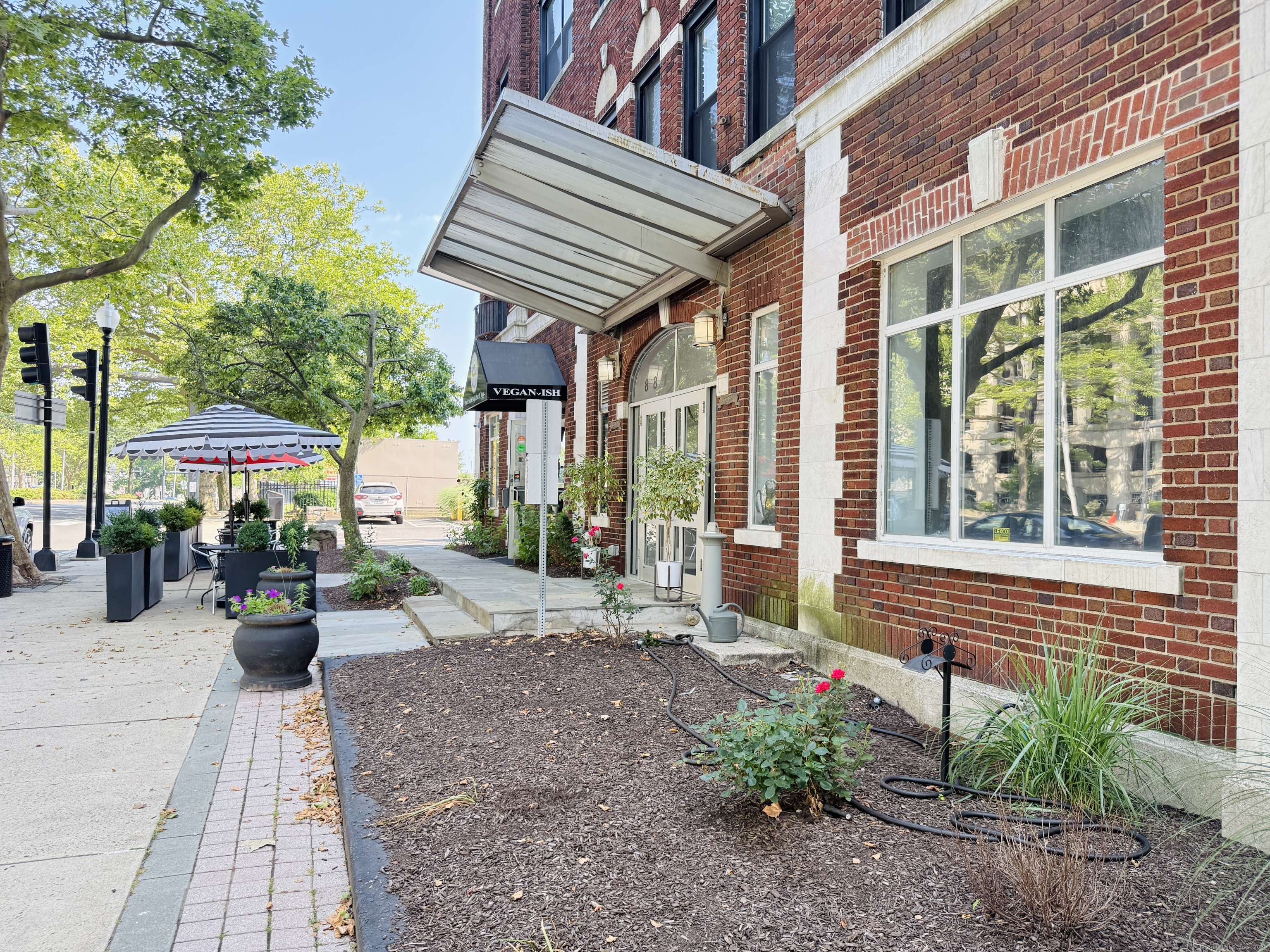 881 Lafayette Boulevard, 2h, Bridgeport, CT 06604 | For Sale at $249,999