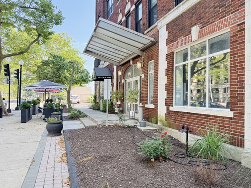  condo home for sale located at 881 Lafayette Boulevard, 2h, Bridgeport, CT 06604