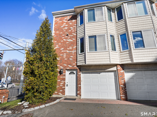  townhouse condo for sale located at 1611 Washington Boulevard, apt 1, Stamford, CT 06902