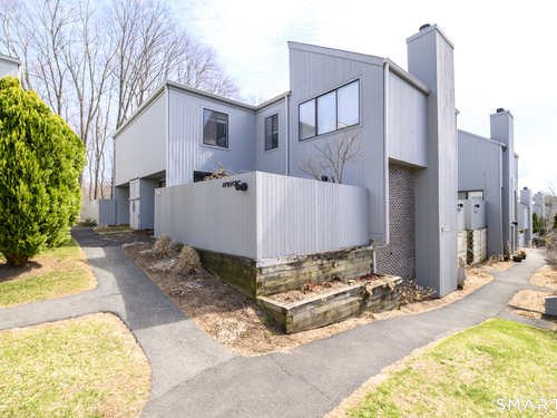  condo home for sale located at 1 Apricot Lane, 1, Ridgefield, CT 06877