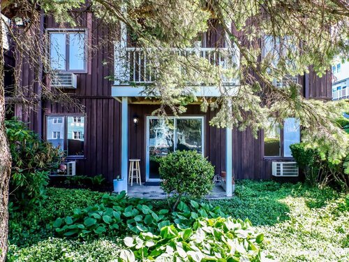  condo home for sale located at 136 Deer Hill Avenue, b12, Danbury, CT 06810