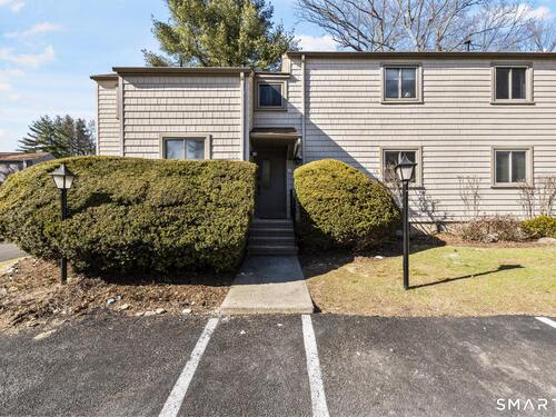  condo home for sale located at 106 Smoke Valley Drive, b, Stratford, CT 06614