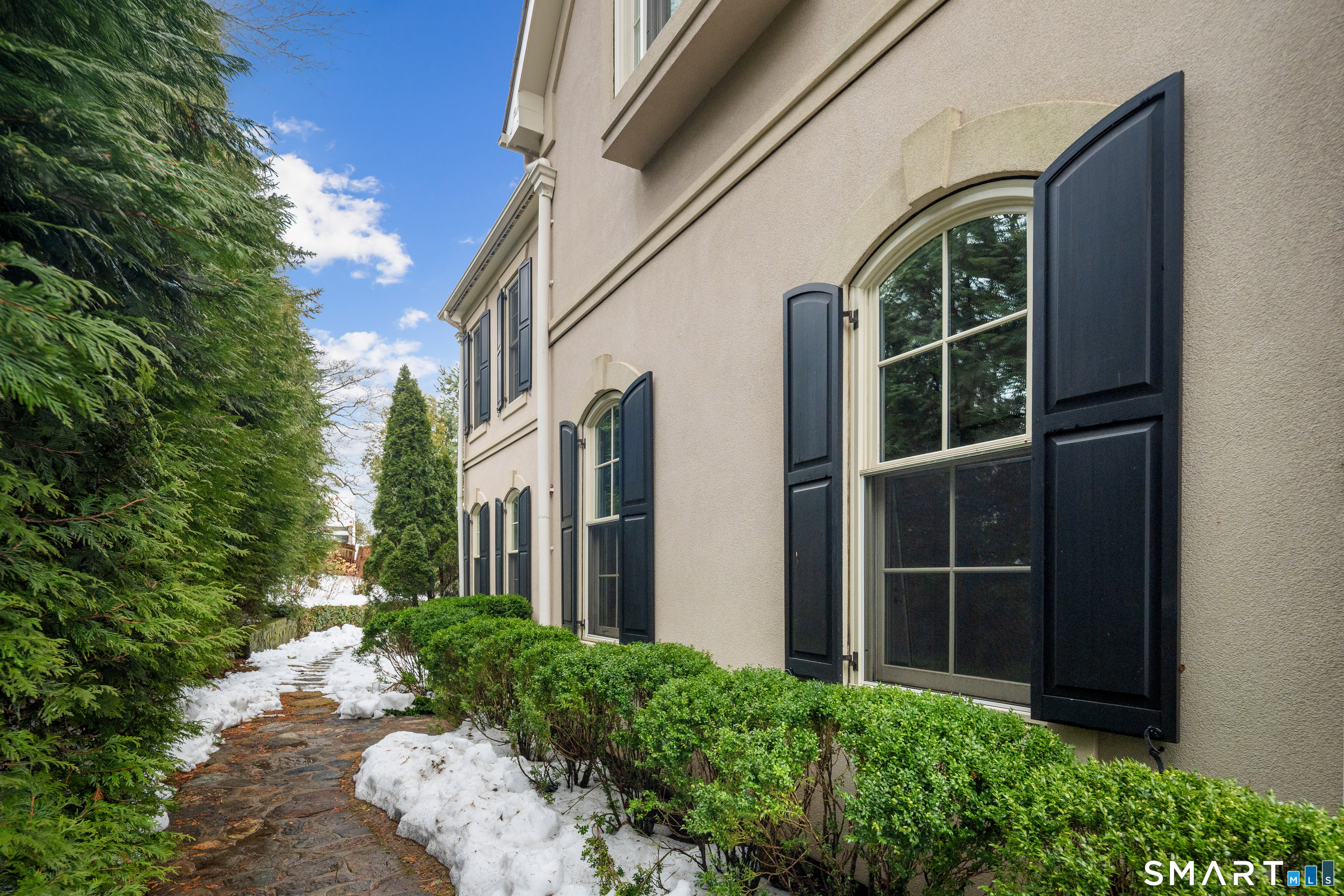 28 East Maple Street, 28, New Canaan, CT 06840 | For Sale at $2,295,000