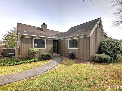  condo home for sale located at 132 Bison Lane, b, Stratford, CT 06614